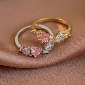 Bague Ouverte Géométrique en Cuivre de Mode Zircone Cœur Rose Incrusté Bague Réglable Doux Élégant Bijoux pour Femmes