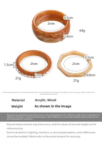 Detailansicht von Harz- und Holzhandschmuck mit Maßen und Informationen zum Gewicht