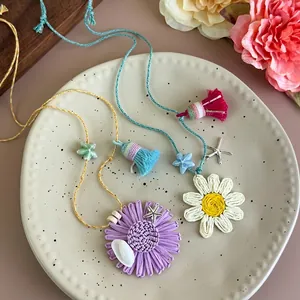Collier Pendentif Fleur en Paille Bohème Fait à la Main pour Femme Bijoux de Plage Vacances Coquillage Étoile de Mer Gland Chaîne Corde Réglable