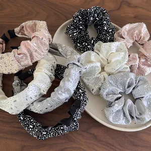 Eleganti elastici e cerchietti in raso con strass per acconciature alla moda