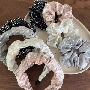 Set elastici e cerchietto in raso di lusso con strass scintillanti in vari colori eleganti