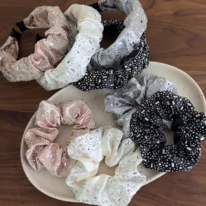 Lussuosa Fascia per Capelli Pieghettata Larga in Tessuto di Raso con Strass e Scrunchie per Donna Accessori per Capelli Vintage