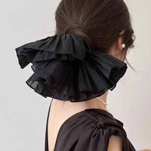 Chouchou noir surdimensionné à couches pour femmes en tissu mousseline plissé élégant