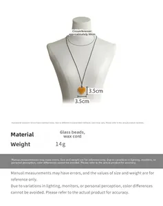 Détail du pendentif cœur en perles sur cordon ciré avec dimensions et caractéristiques