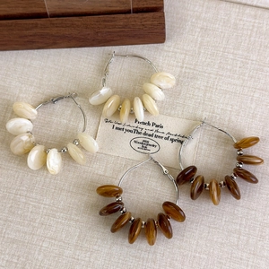 French vintage acrylic beaded hoop earrings in cream marble and amber brown textures