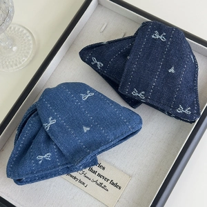 Pinces à cheveux en denim bleu clair et foncé avec motifs de nœuds blancs pour femmes