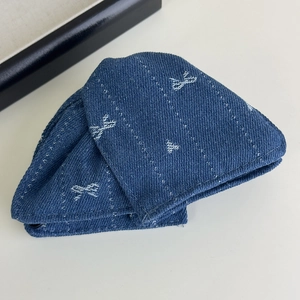 Détails de pinces à cheveux en denim bleu foncé avec broderie de nœuds blancs