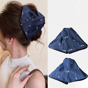 Pince à Cheveux Triangle à Nœud en Denim de Style Coréen Grande Pince Crabe en Tissu Brodé pour Coiffure Quotidienne Femme