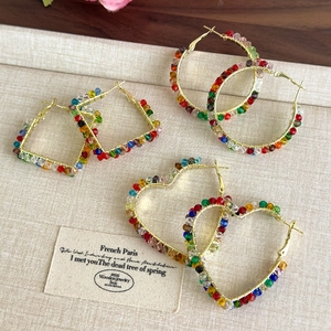 Trois paires de boucles d'oreilles géométriques en cristal arc-en-ciel de formes variées
