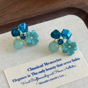 Blue crystal flower stud earrings with square sugar-cut gems and vintage resin floral design