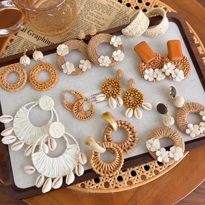 Handgefertigte Rattan Stroh Weben Creolen Holz Perle Muschel Bohemian Strand Resort Stil Urlaub Hängen Ohrringe Für Damen Schmuck