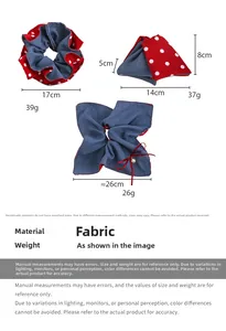 Maße von Haargummis aus rotem Polka-Dot-Stoff und blauem Denim mit Perlenverzierung