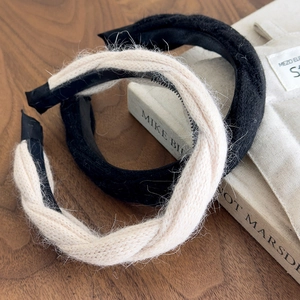Knitted twist headband set in cream and black featuring plush texture and inner grip comb