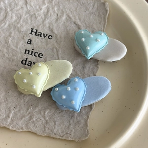 Lot de 3 barrettes à cheveux coeur crème avec perles en bleu ciel et jaune pâle