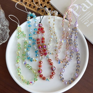 Dragonne de téléphone en perles de verre colorées avec papillon et perles dorées en cinq tons