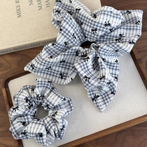 Lot de chouchous à carreaux bleus avec nœuds noirs pour coiffures de style scolaire