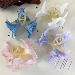Handgefertigte Lilie Stoff Blume Haarklammer Elegante Große Hai Clip Botanische Floral Haarschmuck Für Damen Tägliche Dekoration