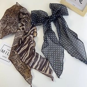 Set di sciarpe vintage in seta con stampa leopardata e pois con design a nastro lungo