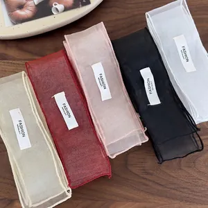 Rubans de cheveux élégants en organza transparent en plusieurs couleurs sur bois foncé