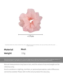 Spécifications de taille pour le grand chouchou rose en organza à bords dentelés