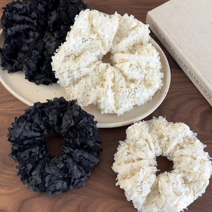 Chouchous élégants en tulle à pétales 3D noirs et beiges pour coiffures de luxe