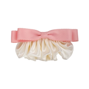 Rosafarbene und cremefarbene Satin-Haarspange mit Schleife und eleganten Rüschen