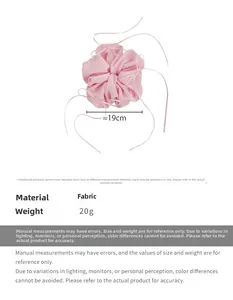 Vue détaillée du chouchou en organza rose avec rubans longs et diamètre de 19 cm