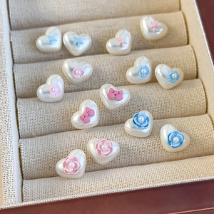 Französischer Herz-Perlenohrring mit pastellfarbenen Schleifen, Sternen und Blumen
