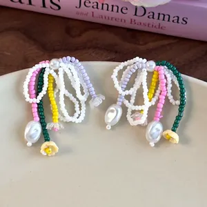 Boucles D'oreilles Clous Faites Main Avec Nœud Et Pompons Künstliche Perles De Rocaille Multicolores Imitation Künstliche Perle Pendentif Fleur