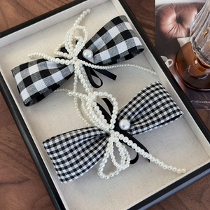 Elegant houndstooth bow hair clips with long pearl chains in a stylish display box