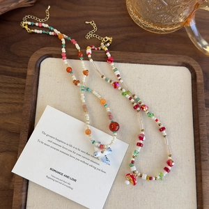 Colliers de perles colorés faits main avec pendentifs champignon et oiseau mignons
