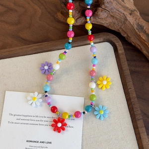 Colorful daisy beaded necklace with vibrant resin flower pendants for a sweet summer look