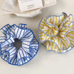 Blau und gelb gestreifte Haargummis mit kontrastierenden blauen Kanten für Frauen