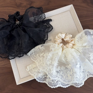 Chouchous surdimensionnés en dentelle et satin de style français en noir et crème