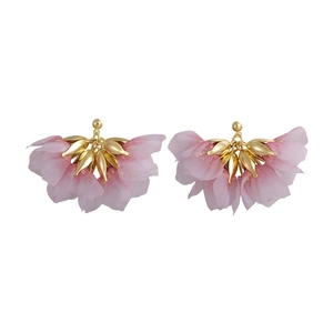 Sweet pink mesh flower stud earrings with gold metal accents for summer beach vacation look