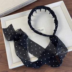 Detail of black polka dot headband with chiffon ribbon and non-slip tooth comb