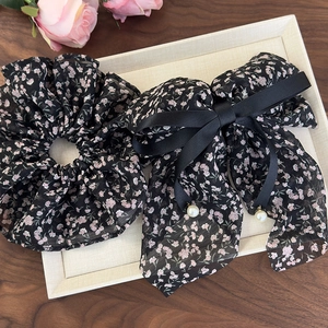 Ensemble chouchou et barrette à nœud floral vintage avec d'élégants pendentifs en perles