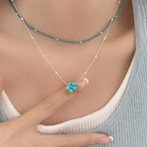 Collier Pendentif Fleur en Pierre Bleue Style Ethnique Chinois pour Femme Collier Ras du Cou Perlé Rétro Bijoux Simples