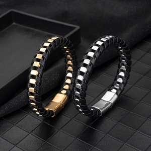 Bracelet tressé en cuir pour homme avec fermoir magnétique en acier doré et argenté