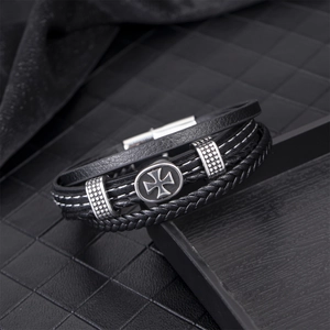 Bracelet multicouche pour homme en cuir noir avec croix argentée et surpiqûres