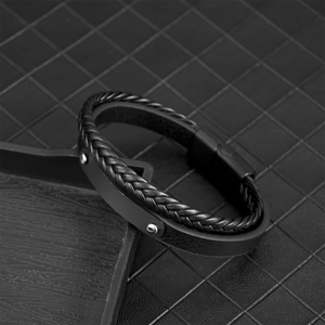 Bracelet pour homme en cuir noir tressé avec plaque métallique et fermoir magnétique chic