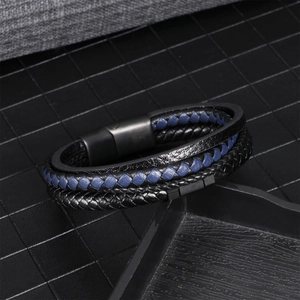 Geflochtenes Herrenarmband aus Leder in Schwarz und Blau mit Magnetverschluss aus Metall