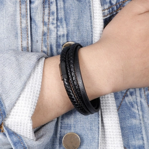 Modisches mehrlagiges schwarzes geflochtenes Lederarmband für Herren mit mattem Magnetverschluss
