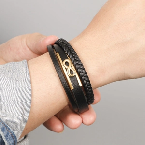 Bracelet multicouche pour homme en cuir tressé noir avec symbole infini doré