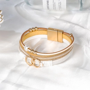 Böhmisches mehrlagiges Lederarmband mit Magnetverschluss und Strasssteinen verziert