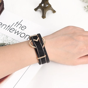 Bracelet multicouche en cuir noir avec breloque cœur or rose pour femme