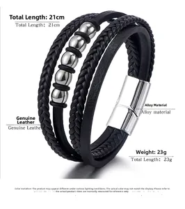 Détail d'un bracelet multi-rangs en cuir tressé pour homme avec perles et fermoir aimant