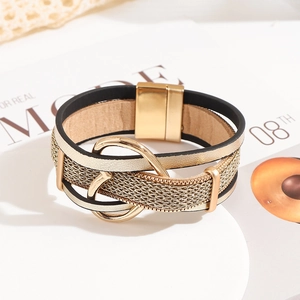 Bracelet multicouche en maille et cuir tressé avec anneaux entrelacés dorés et aimant