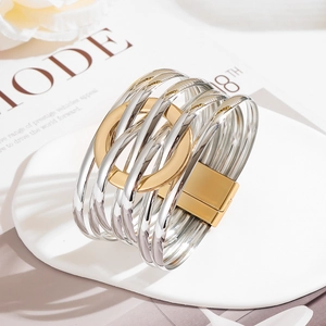 Bracelet manchette multicouche minimaliste avec anneaux dorés et fermoir aimanté