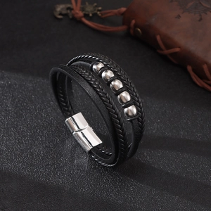 Bracelet multicouche en cuir PU tressé pour homme avec perles argentées et fermoir magnétique